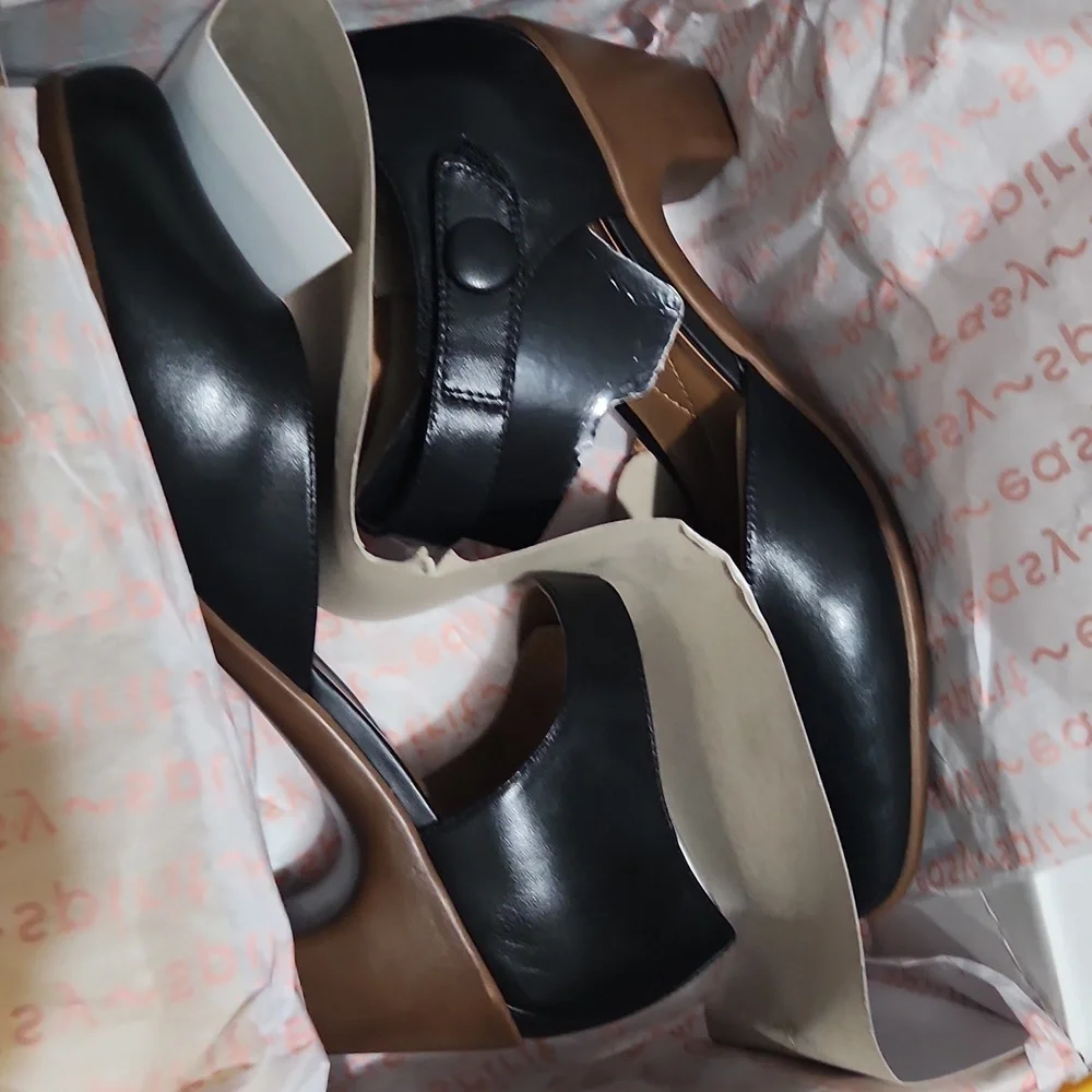 Shoes - Picture 4 of 4